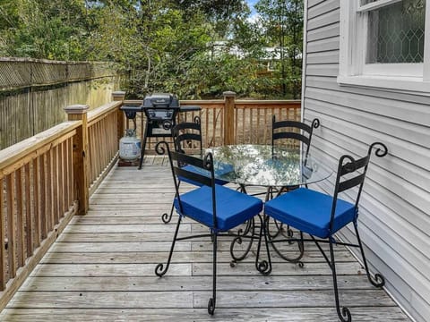 Location! Minutes to Downtown and Folly Beach House in James Island