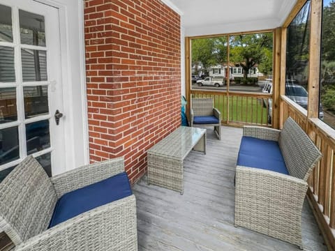 Location! Minutes to Downtown and Folly Beach House in James Island
