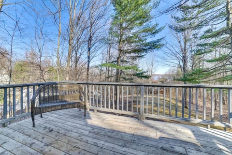 Serene Suttons Bay Home with Fire Pit and Wooded Yard House in Suttons Bay