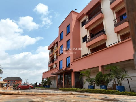 Property building, Facade/entrance, View (from property/room), Street view, Parking