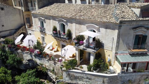 Property building, Balcony/Terrace