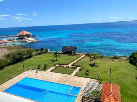 Pool view, Sea view