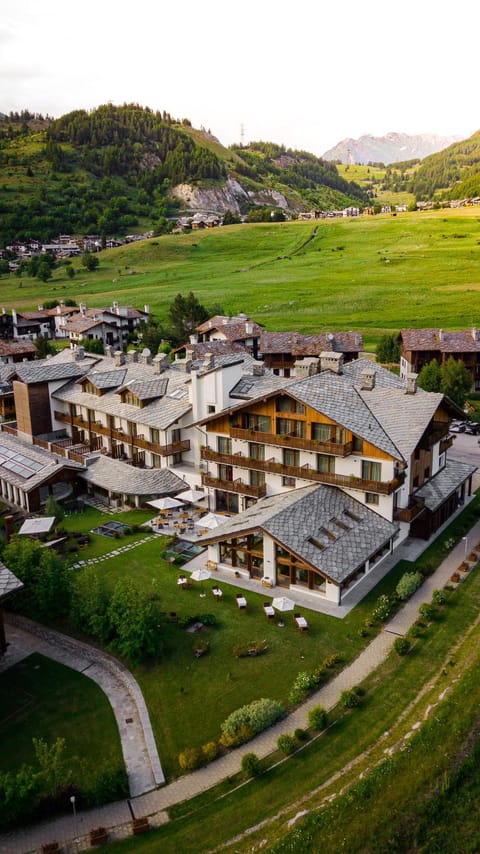 Property building, Natural landscape