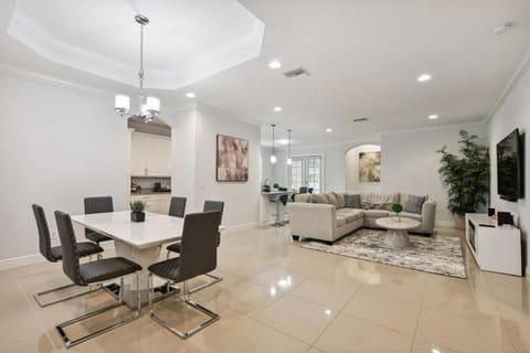 Lux 4br In Tampa Mins Walk To Rj Stadium House in Tampa