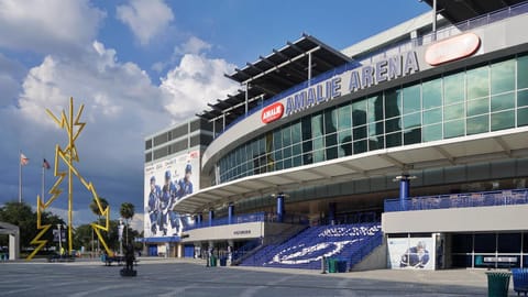 Hurricane Safe Tampa Mins Walk To Rj Stadium House in Tampa