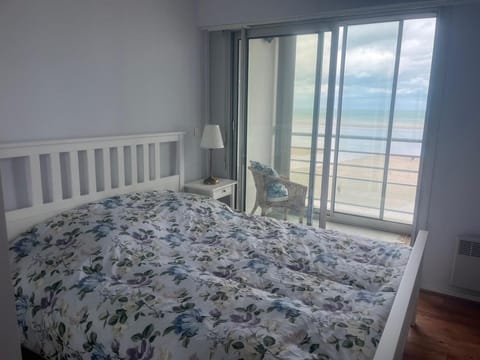 Bed, Photo of the whole room, Bedroom, Sea view