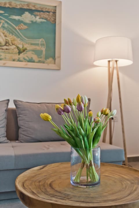 Living room, Decorative detail, Seating area