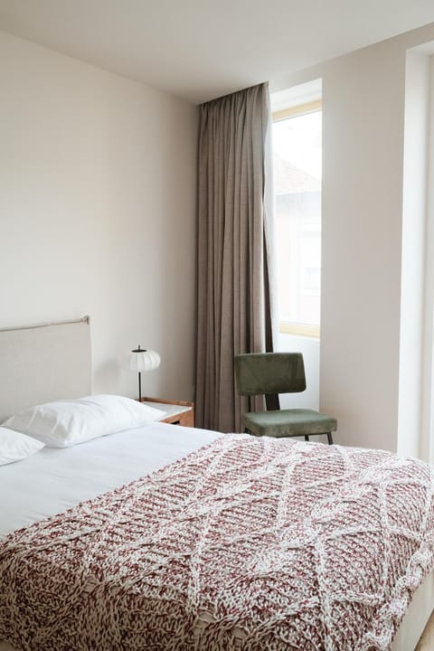 Bed, Decorative detail, Bedroom, towels