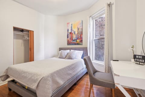 Comfortable Condo in the Heart of Bronzeville condo Apartment in Chicago