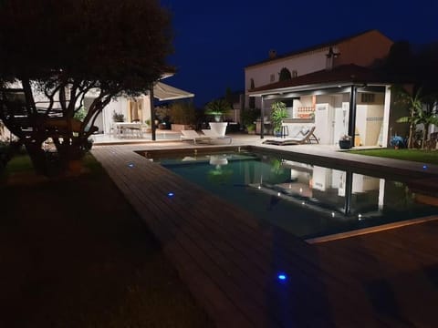 Belle villa, piscine et cigales au calme ! Villa in Saint-Jean-de-Védas