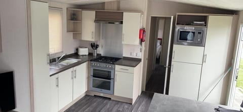 Captivating 3-Bed Cabin in Rhyl House in Rhyl