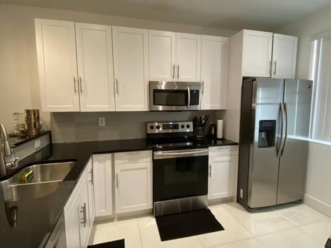 The Orchid Townhouse! 2B/2.5B Apartment in Miami Gardens