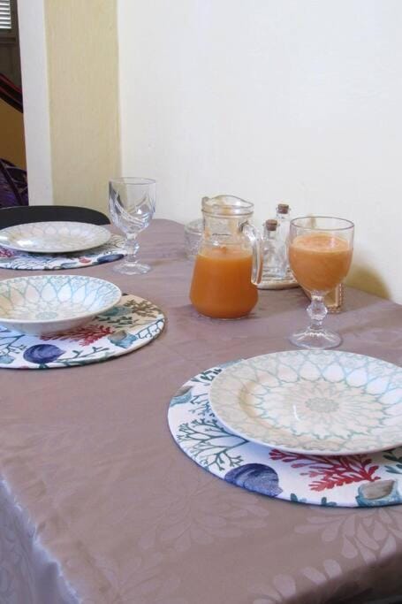 Dining area, Food, Drinks