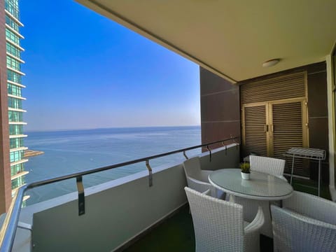 Luxury 2BHK Sea Facing Apt Condominio in Karachi