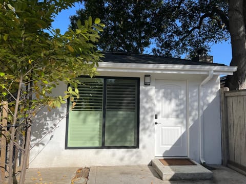 One room with one queen bed studio to rent Copropriété in East Palo Alto