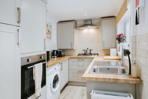 Kitchen or kitchenette, dishwasher, minibar, pet friendly, stove, toaster, washing machine