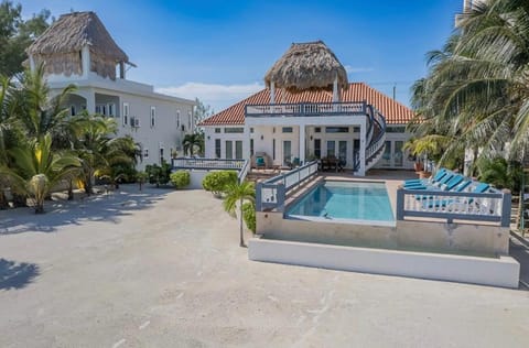 Balcony/Terrace, Beach, Swimming pool