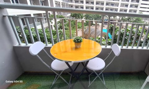Snuggle and Comfy 1BR with WiFi in Grace Residences Taguig City Condominio in Pasig