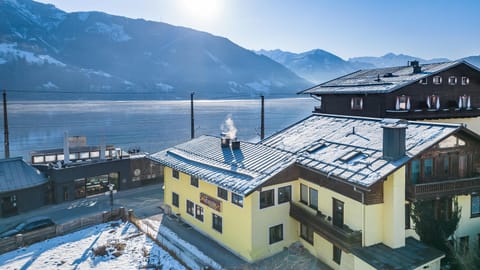 Property building, Day, Natural landscape, Winter, View (from property/room), Lake view, Mountain view