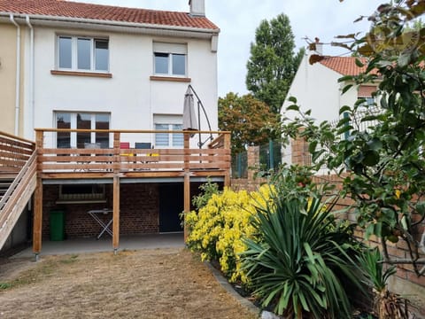 Gîte spacieux à 700m de la plage avec jardin, terrasses et garage - Malo-les-Bains, Dunkerque - FR-1-510-212 House in Dunkirk