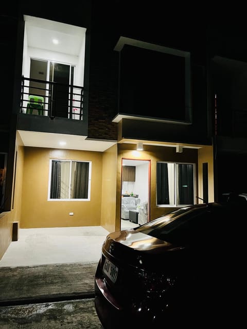 Kobe & Yashie's 3- bedroom apartment with parking and PLDT Wifi Internet Connection Entire Apartment Copropriété in Tagbilaran City