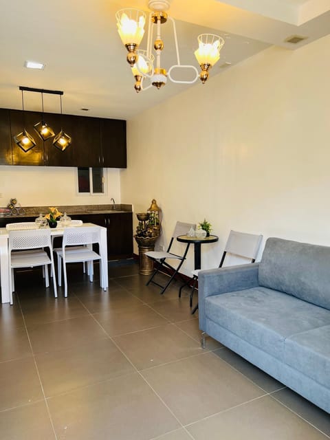 Kobe & Yashie's 3- bedroom apartment with parking and PLDT Wifi Internet Connection Entire Apartment Copropriété in Tagbilaran City