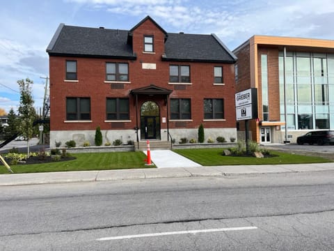 Spacious 2 Bedroom Loft Apt #7 Copropriété in Gatineau