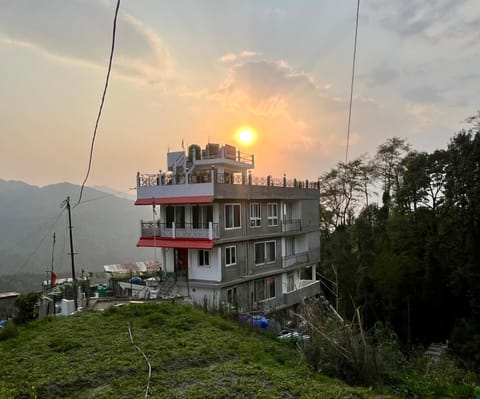 The Breeze Villa Complimentary Nature Walk with Kanchenjunga view Alojamiento y desayuno in Darjeeling