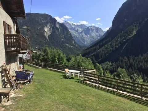 Mountain house with two barns and a garden House in Champagny-en-Vanoise
