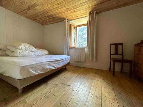 Mountain house with two barns and a garden House in Champagny-en-Vanoise