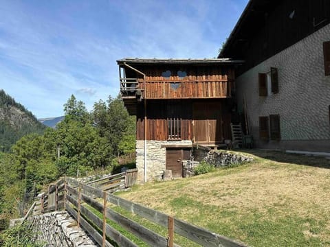 Mountain house with two barns and a garden House in Champagny-en-Vanoise