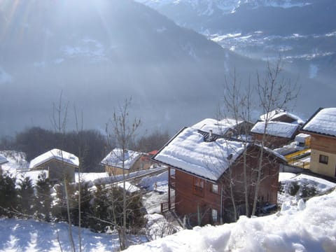 Property building, Facade/entrance, Day, Natural landscape, Winter, Mountain view