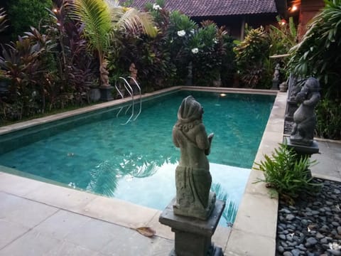 Swimming pool, Swimming pool