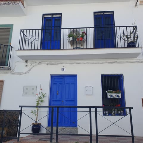 Facade/entrance, Family
