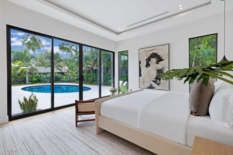 Casa Del Cielo- Pool Design and Privacy Maison in Coconut Grove