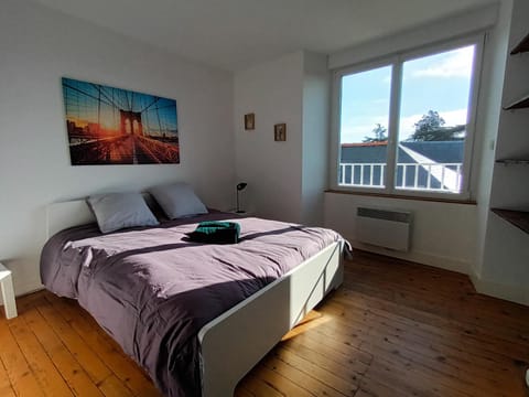 Bed, View (from property/room), Photo of the whole room, Bedroom