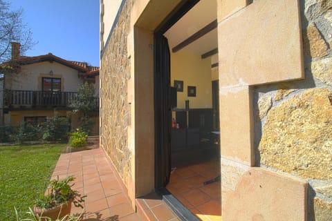 Property building, Day, Garden, Garden view