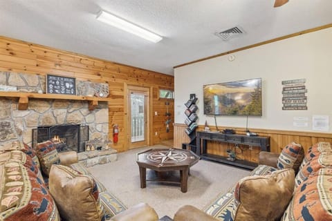 Large Private Douglas Lake Lodge- 8 bedrooms and 6 bathrooms on 12 acres with a dock -sleeps up to 35 House in Douglas Lake