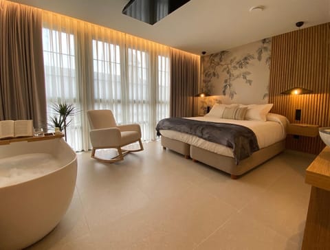 Bed, Photo of the whole room, Seating area, Bedroom, Bath