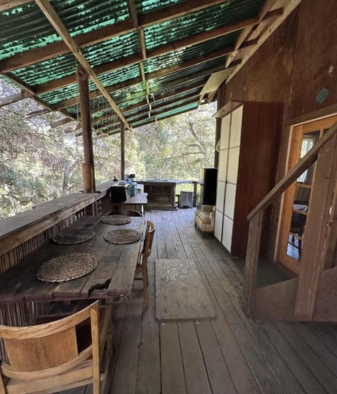 Topanga Mountain Sanctuary +Private Trails & Creek Casa in Topanga