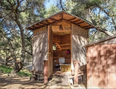 Topanga Mountain Sanctuary +Private Trails & Creek Haus in Topanga
