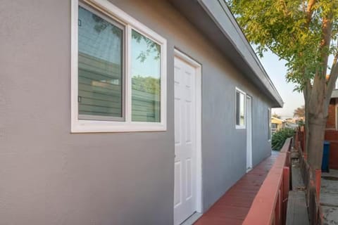 Spacious 3BR/2BA Near LAX and SoFi Stadium House in Del Aire