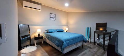 Bed, TV and multimedia, Kitchen or kitchenette, Bedroom, hair dresser, minibar, air conditioner