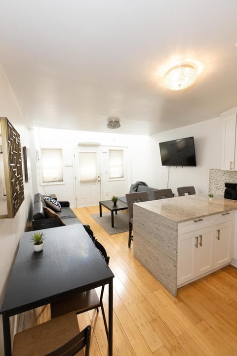 Charming 2-Bed Apt Mins from NYC - Sleeps 7 Condo in Weehawken
