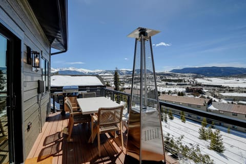 Patio, Day, Natural landscape, View (from property/room), Balcony/Terrace, Mountain view