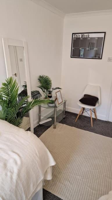 1 Bedroom Spacious Apartment By Harmony Serviced Apartments In Dartford London Great Transport Link - Weekly & Monthly Stays Business Contractors Students Apartment in Dartford