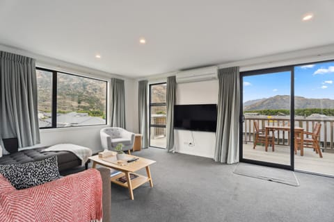 Modern Apartment with Coronet & Remarkables views Copropriété in Queenstown