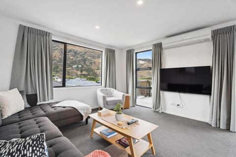 Modern Apartment With Coronet & Remarkables Views Apartamento in Queenstown