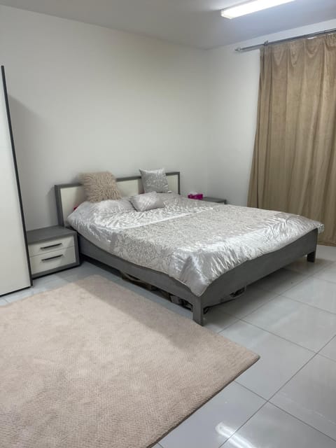 Best location, 2bhk, On the Sultan Qaboos highway Condo in Muscat