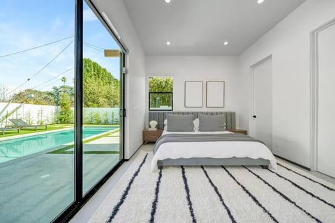 King Suite Villa W/Pool & Hot Tub House in Tarzana